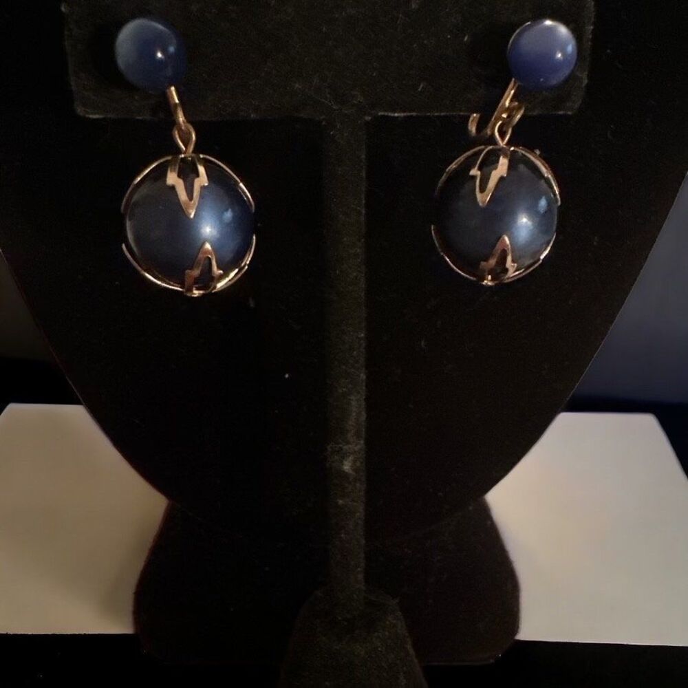 1950s drop dangle earrings with wrapped in swirl gold tone setting screw back